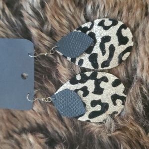 💛THANDMADE EARRINGS HANDCRAFTED LEATHER TEARDROP DANGLE IN ANIMAL PRINT SHIMMER